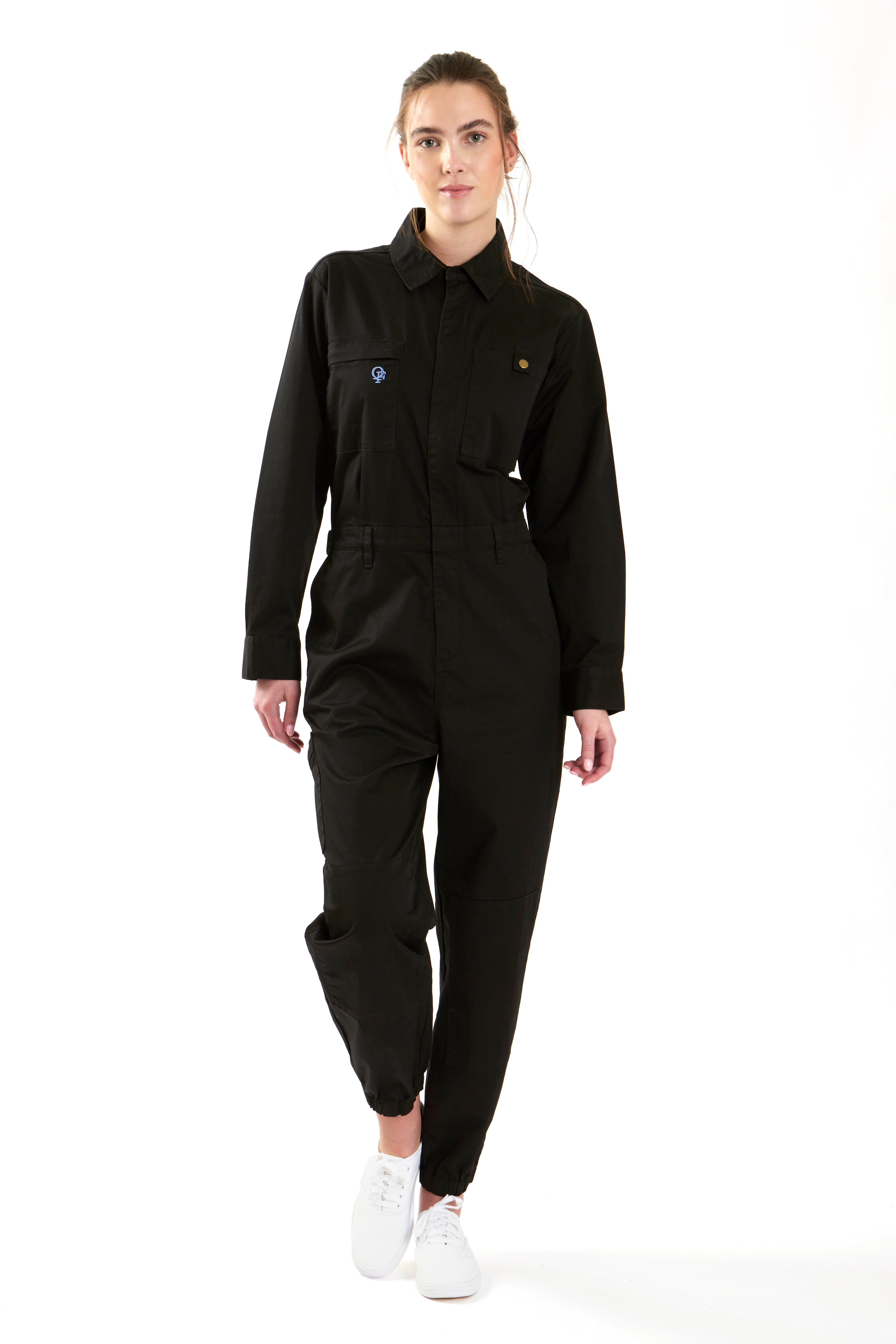Woman in black boiler suit / coveralls. Workwear, streetwear. Workwear style