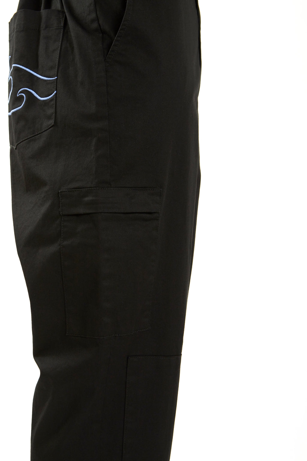 Woman in black boiler suit / coveralls. Workwear, streetwear. Workwear style