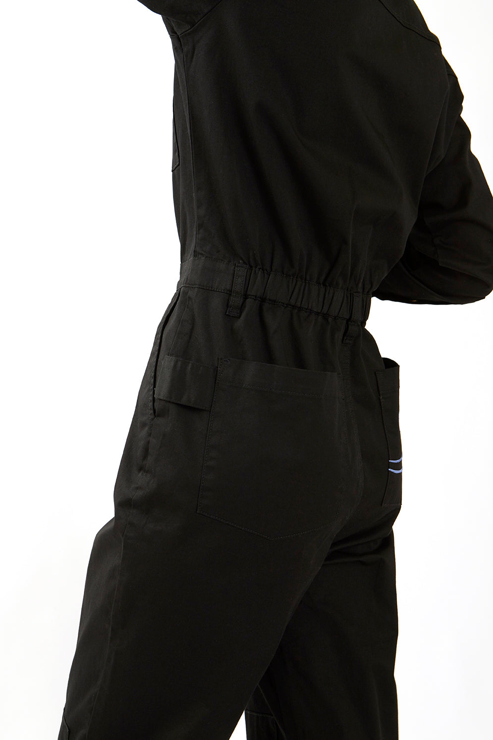 Woman in black boiler suit / coveralls. Workwear, streetwear. Workwear style